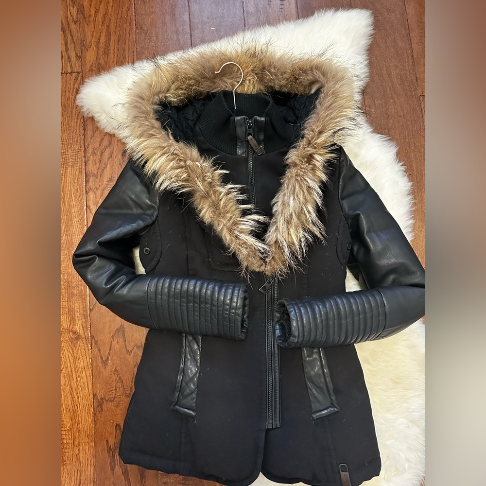 ⭐️HOST PICK⭐️ RUDSAK Black Leather Jacket with Raccoon Fur Trim Hood (XS)